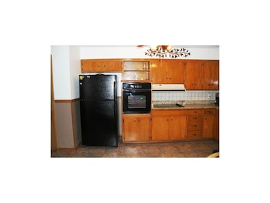 Ample cabinet space, wall oven, pantry