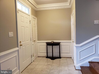 8049 Rising Ridge Rd, Bethesda, MD 20817 - photo 2