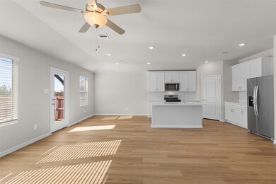 6649 Valley Lake Ln, Crowley, TX 76036 - photo 7