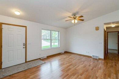 3239 E Clinton Ave, Des Moines, IA 50317 - photo 4