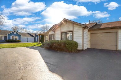 1552 Ranchview Dr unit 1552, Naperville, IL 60565 - photo 2