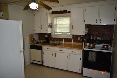 171 Knowlton St, Manchester, NH 03103 - photo 5