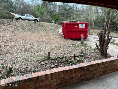 Lindsey big front yard