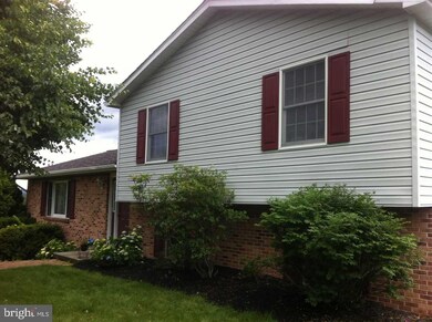 742 Campbell Dr, Newport, PA 17074 - photo 3