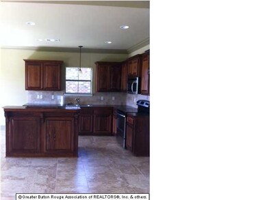 OPEN KITCHEN/ BREAKFAST AREA