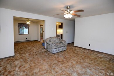 233 Majestic Dr, Chestnuthill Township, PA 18353 - photo 4