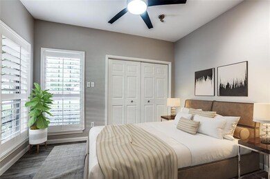 First floor bedroom with en suite full bathroom (v