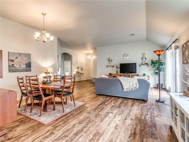 932 Oak Creek Dr, Moore, OK 73160 - photo 6