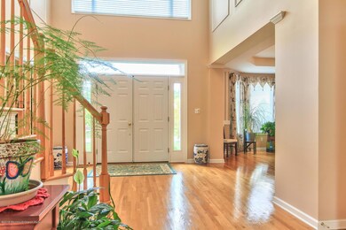 205 Navajo Ct Marlboro-large-006-Foyer