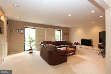 6820 Carlynn Ct, Bethesda, MD 20817 - photo 4