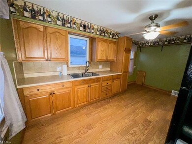 203 Creed St, Struthers, OH 44471 - photo 7