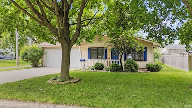 317 W 18th St, Auburn, IN 46706 - photo 4