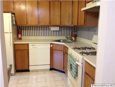 43 Players Cir, Tinton Falls, NJ 07724 - photo 5