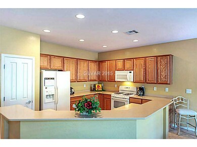 Kitchen. Breakfast Bar / Diagonal Tile Floor / Cor