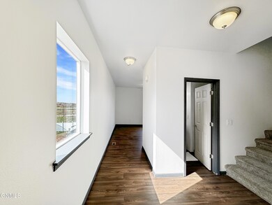 13707 Kristina St, Williston, ND 58801 - photo 4