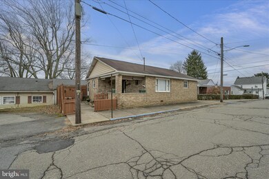 728 E 3rd St, Hazleton, PA 18201 - photo 3