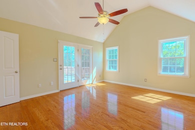 4828 Shannon Run Dr, Knoxville, TN 37918 - photo 4