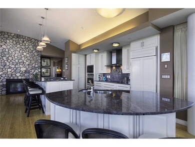 Kitchen. Curved Kitchen Island with seating.