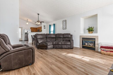 007_60f_i 1844 Meadowlawn 015