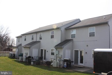 524 E Main St, New Holland, PA 17557 - photo 4