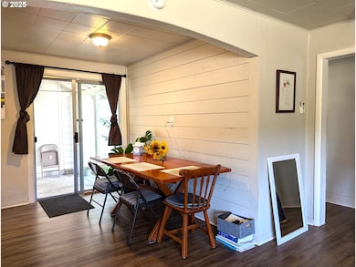 47564 School St, Oakridge, OR 97463 - photo 6