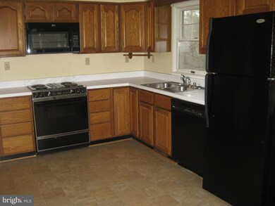 9339 Winkler Ln, La Plata, MD 20646 - photo 5