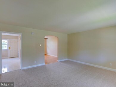 1013 Wildwood Pkwy, Baltimore, MD 21229 - photo 5