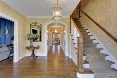 Note center hall gallery!