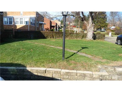 Yard/Garden. Front yard