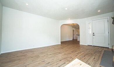 5570 Willow - Living Room 3