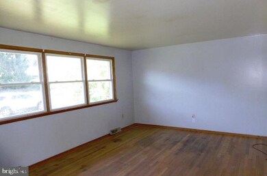 1435 Beacon St, Keyser, WV 26726 - photo 3