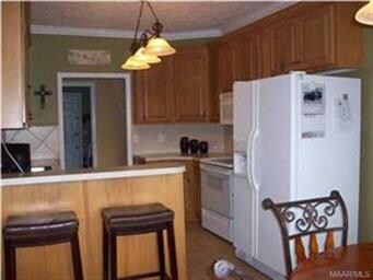 Spacious kitchen with breakfast bar!