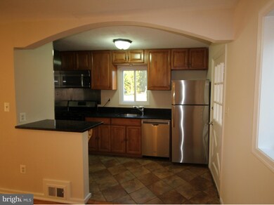 2207 Dartmouth Dr, Alexandria, VA 22307 - photo 7