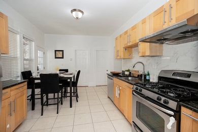 118 Brook Rd unit 2, Quincy, MA 02169 - photo 2