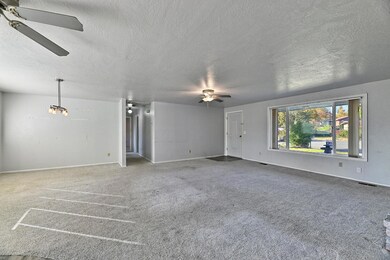 1221 Adele Dr, Grants Pass, OR 97526 - photo 6