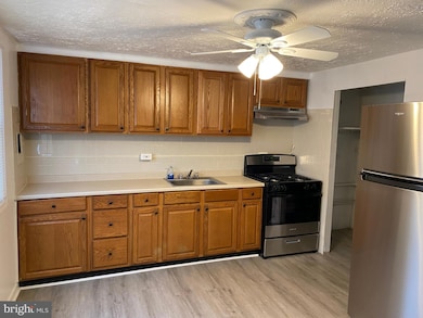 3306 Kessler Ct, Halethorpe, MD 21227 - photo 2