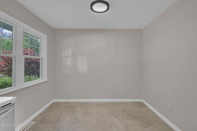 Interior 08