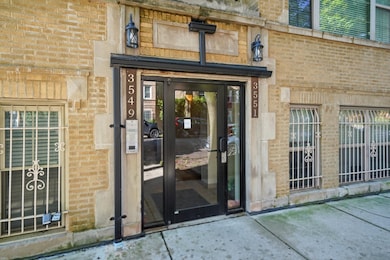 3551 W Belle Plaine Ave unit 2, Chicago, IL 60618 - photo 3