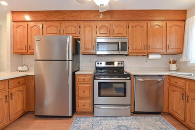 84 Shelburne Rd, MerriMacK, NH 03054 - photo 6