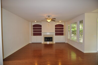 2109 Tall Grass Cir 010