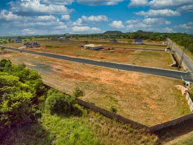 122 Madrona Ln unit 11, Fredericksburg, TX 78624 - photo 2