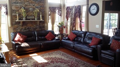 17067 Anns Brook Ct, Woodbridge, VA 22191 - photo 4