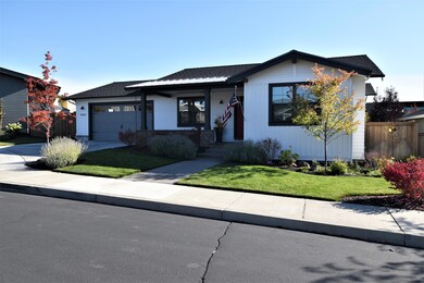 4642 SW Yew Leaf Ct, Redmond, OR 97756 - photo 2
