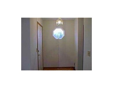 Entry/Foyer.