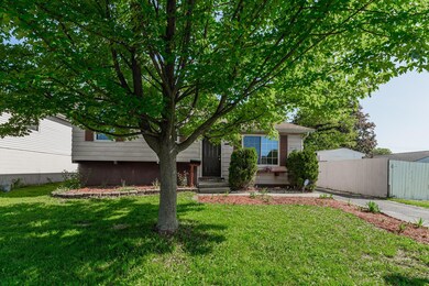 4910 Fox Ridge Ct, Columbus, OH 43228 - photo 3