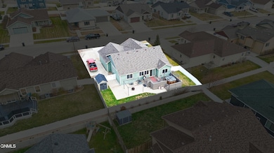 2805 25th St W, Williston, ND 58801 - photo 4