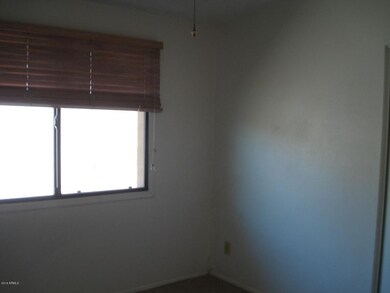 MIDDLE BEDROOM