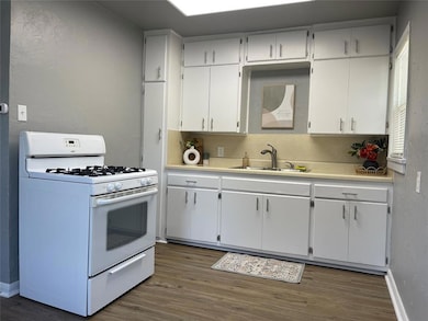 608 W Rickenbacker Dr, Oklahoma City, OK 73110 - photo 3