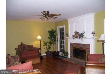 2898 Chevoit Hill Ct, Woodbridge, VA 22191 - photo 4