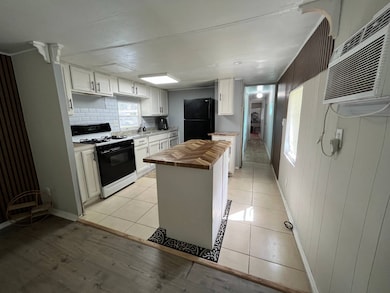 9140 Mcmillan Ln, Tampa, FL 33635 - photo 5